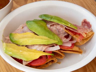 Tacos Dorados con Jamón y Aguacate