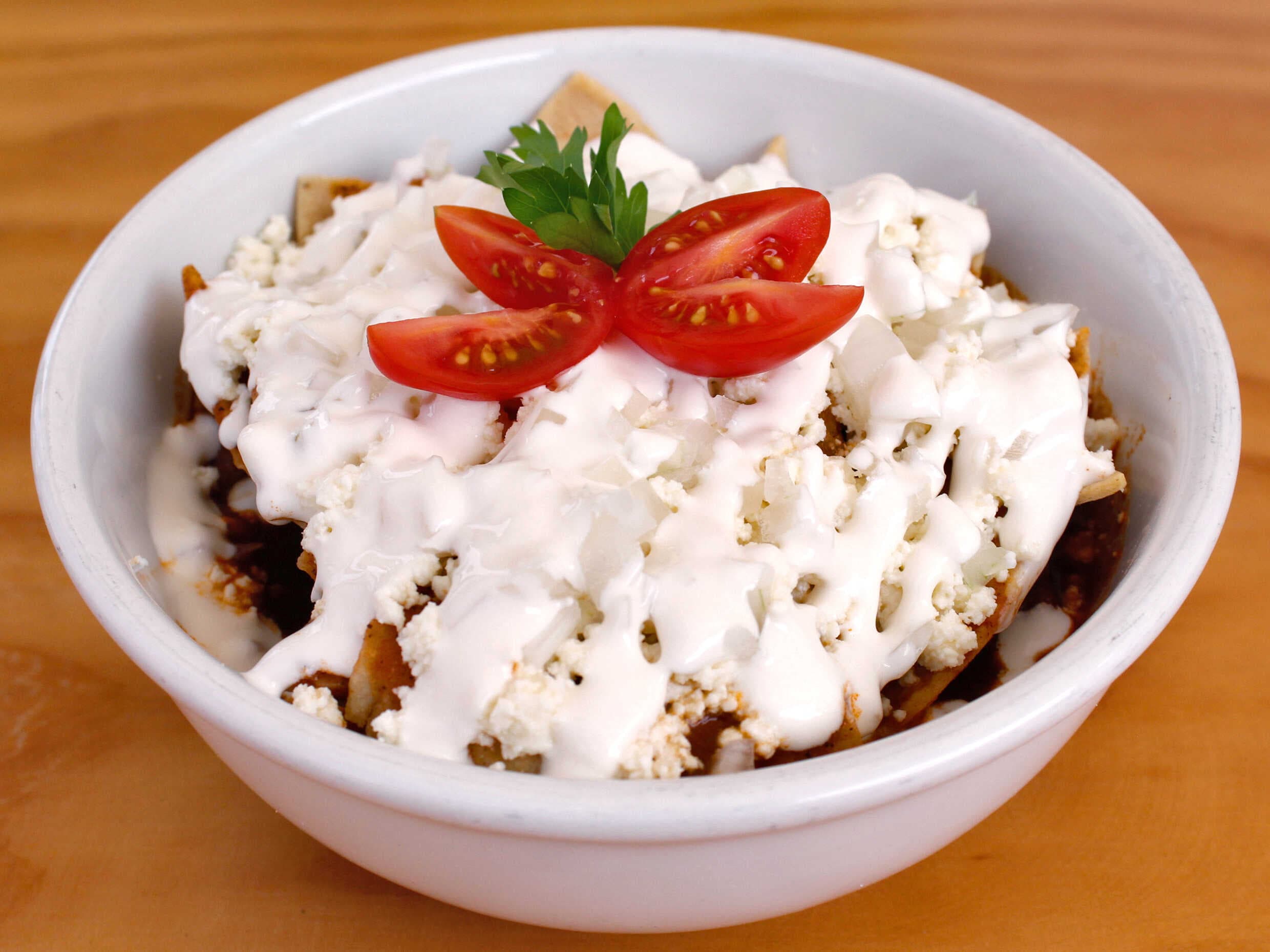 Chilaquiles Sencillos con Totopos Tradicionales