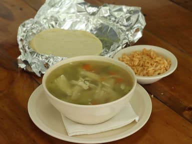 Caldo de Pollo