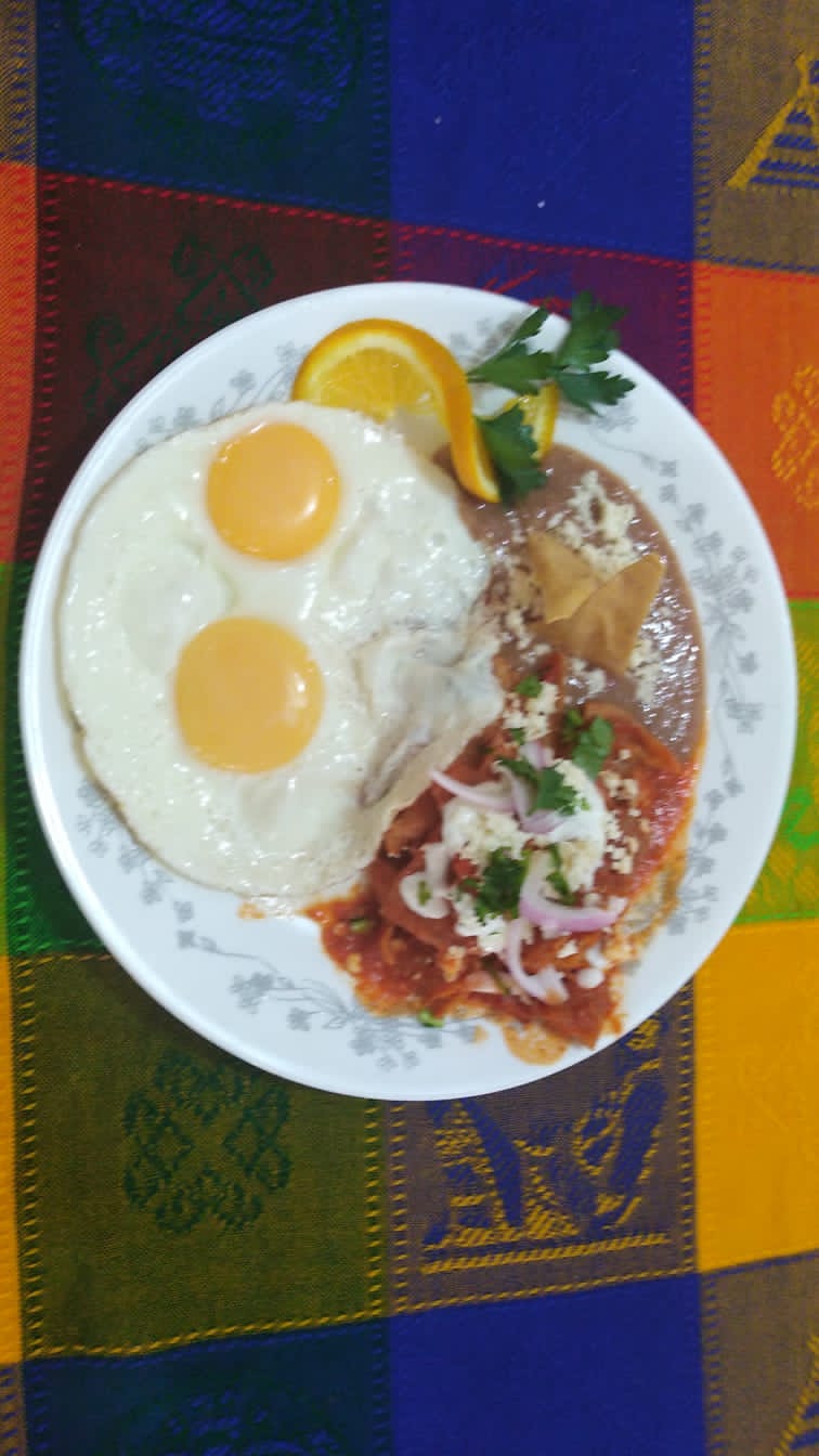 Chilaquiles con Huevo Estrellado