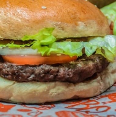 Combo Hamburguesa Yolis + Papas + Agua del Día.