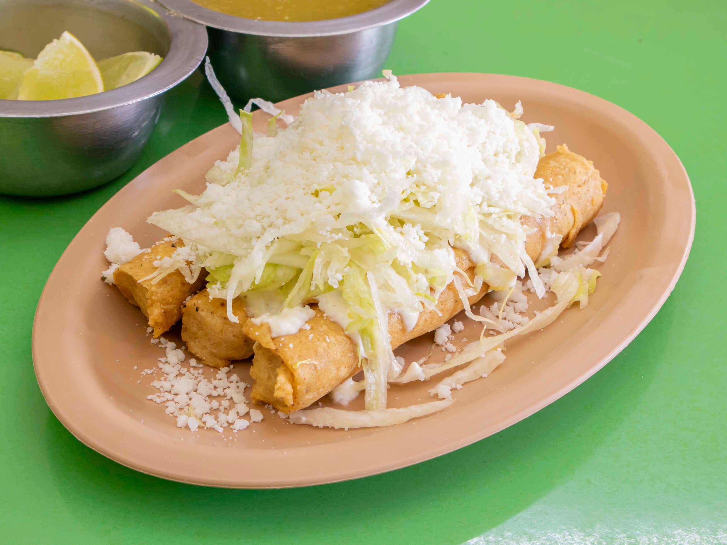 Tacos Dorados de  Pollo