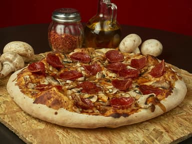 Pizza de Peperoni y Champiñon