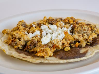 Taco de chorizo con huevo