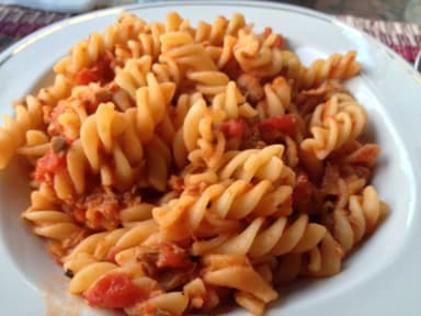 Pasta Fusilli con Salsa de Tres Quesos
