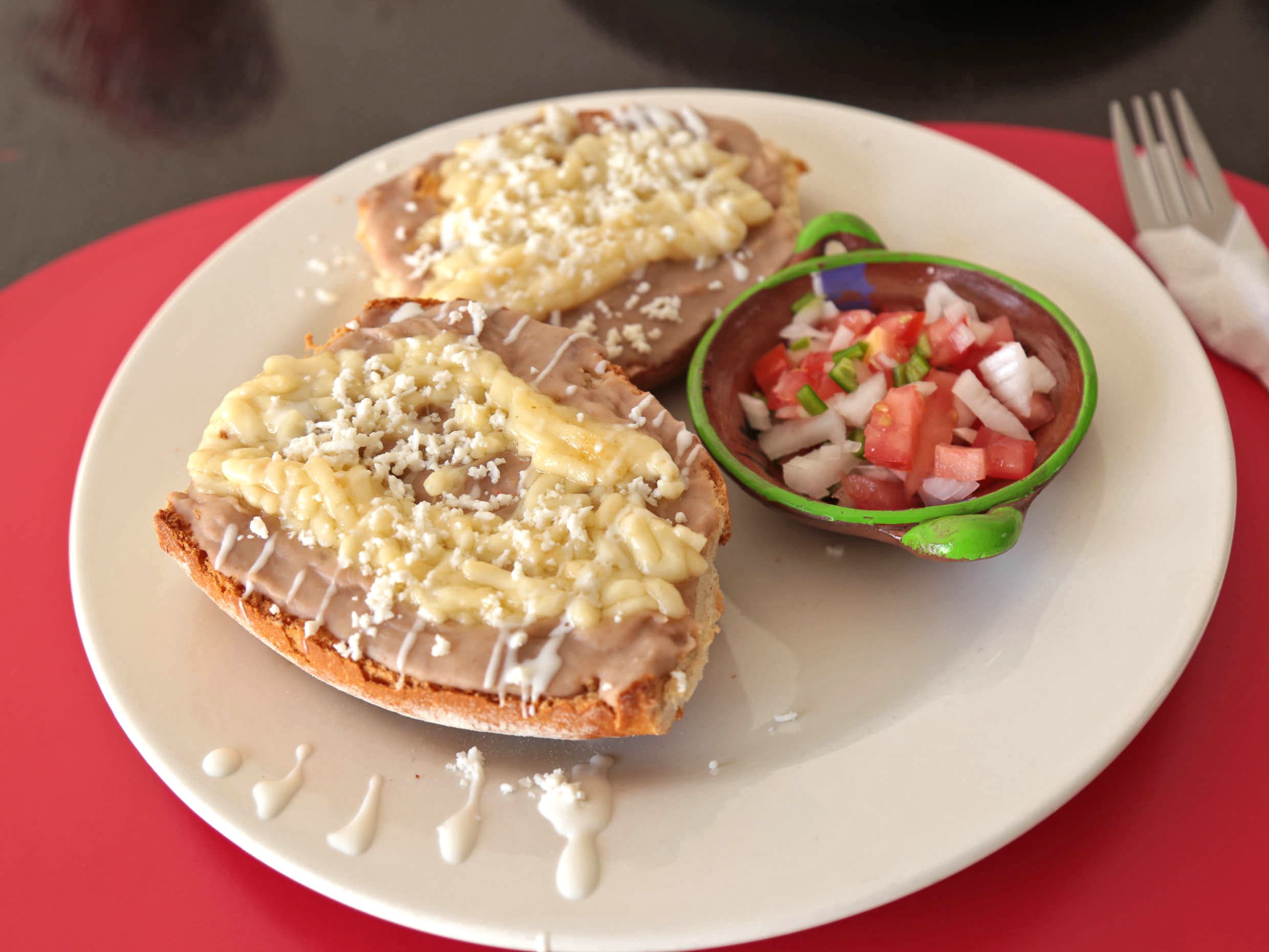 Combo Chilaquiles Sencillos + Molletes Salados