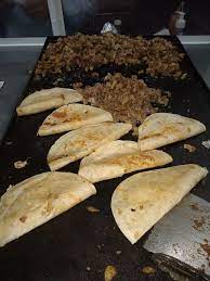 quesadilla de harina-adobada