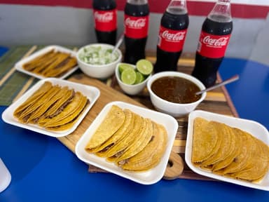 COMBO FAMILIAR (4 ORDENES DE TACOS + 4 REFRESCOS)