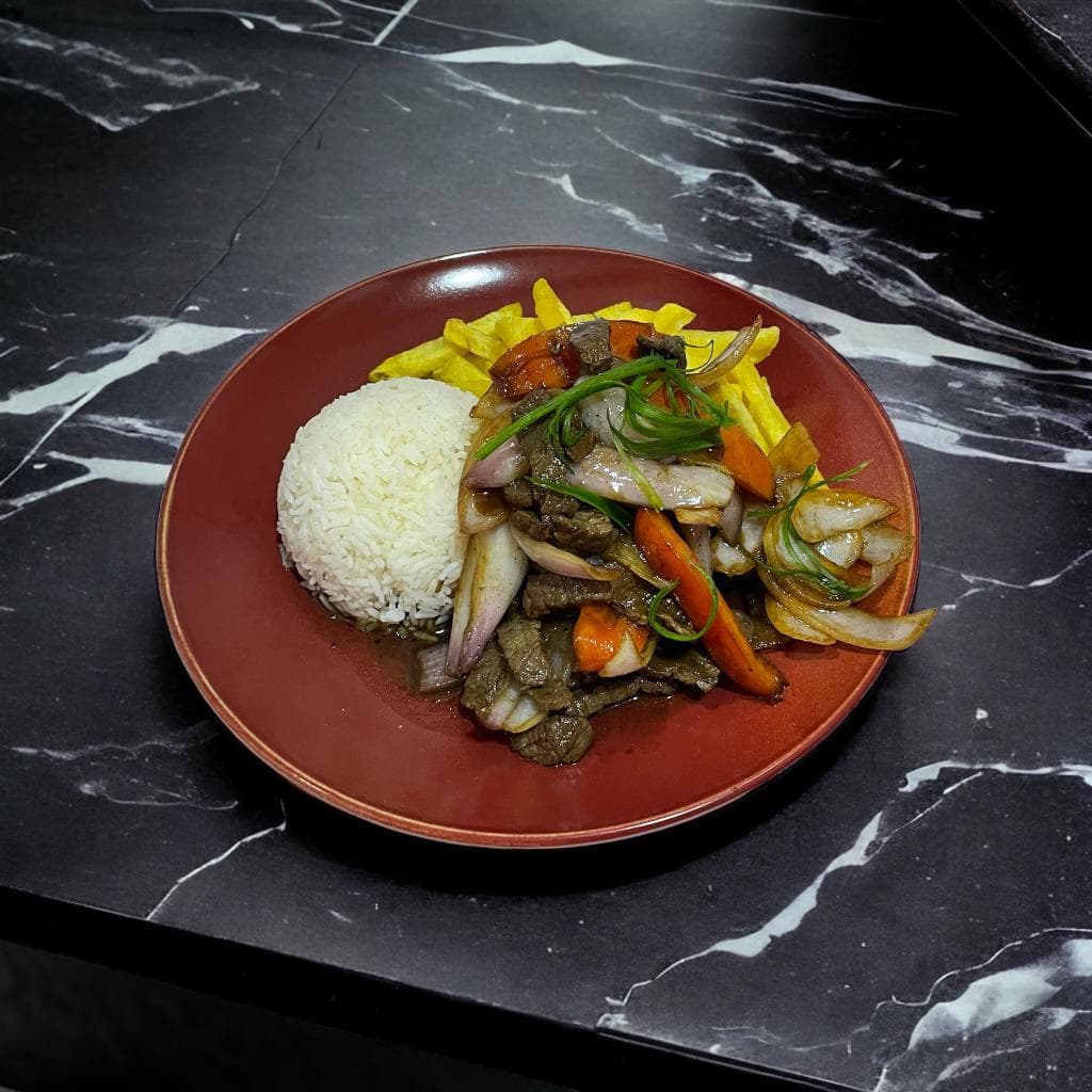 Lomo Saltado de Carne con Arroz