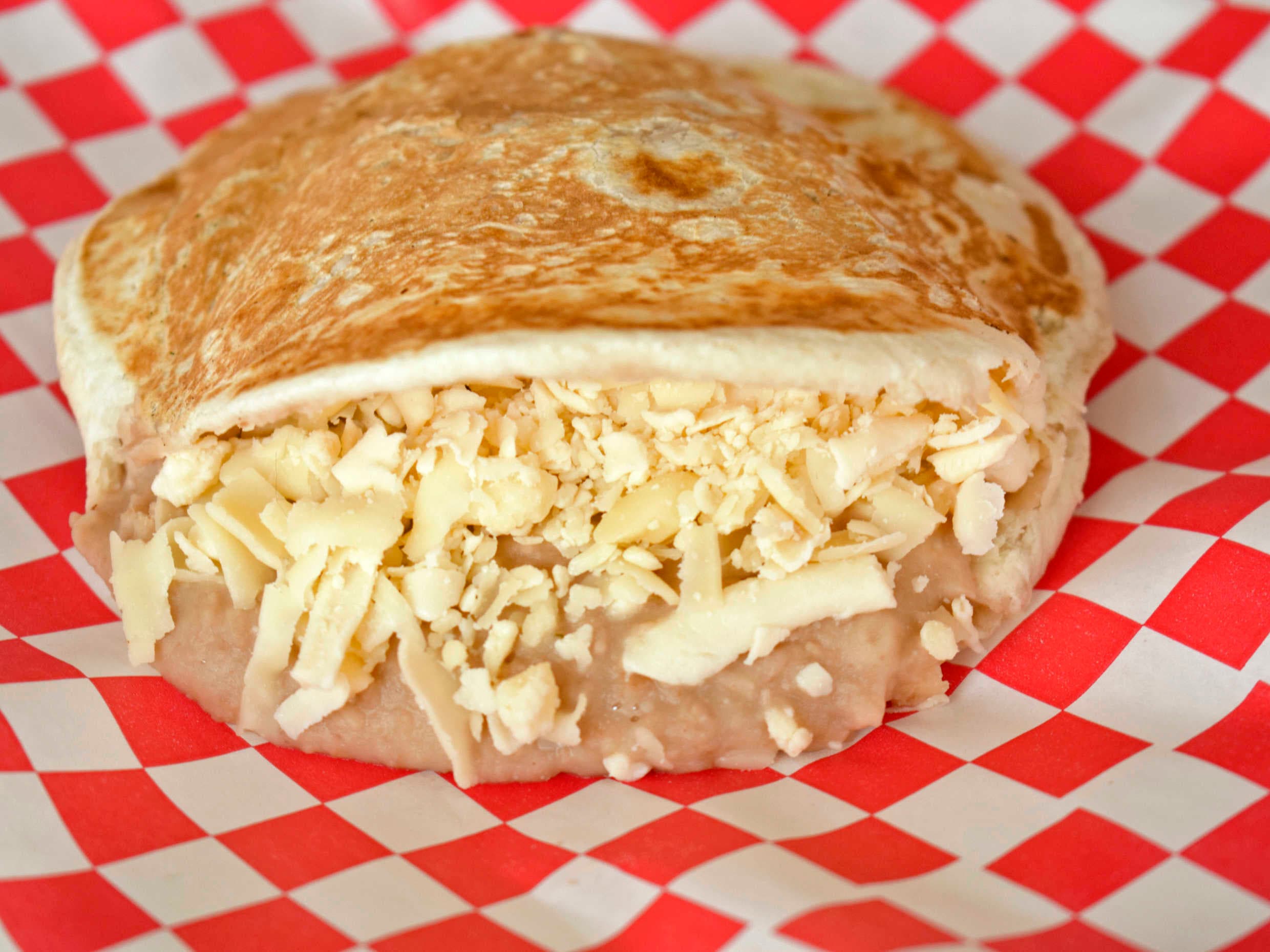 Gordita de Frijoles