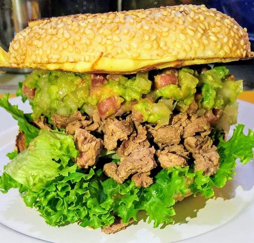 Bagel Arrachera con Guacamole
