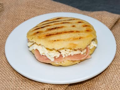 Combo-Arepa de Jamon y Queso + Gaseosa 250 Ml