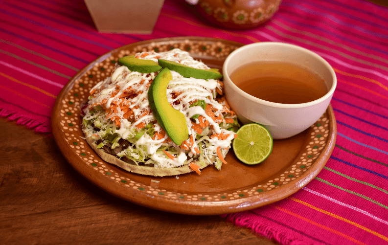 Sopes de Carne Asada o Cochinita