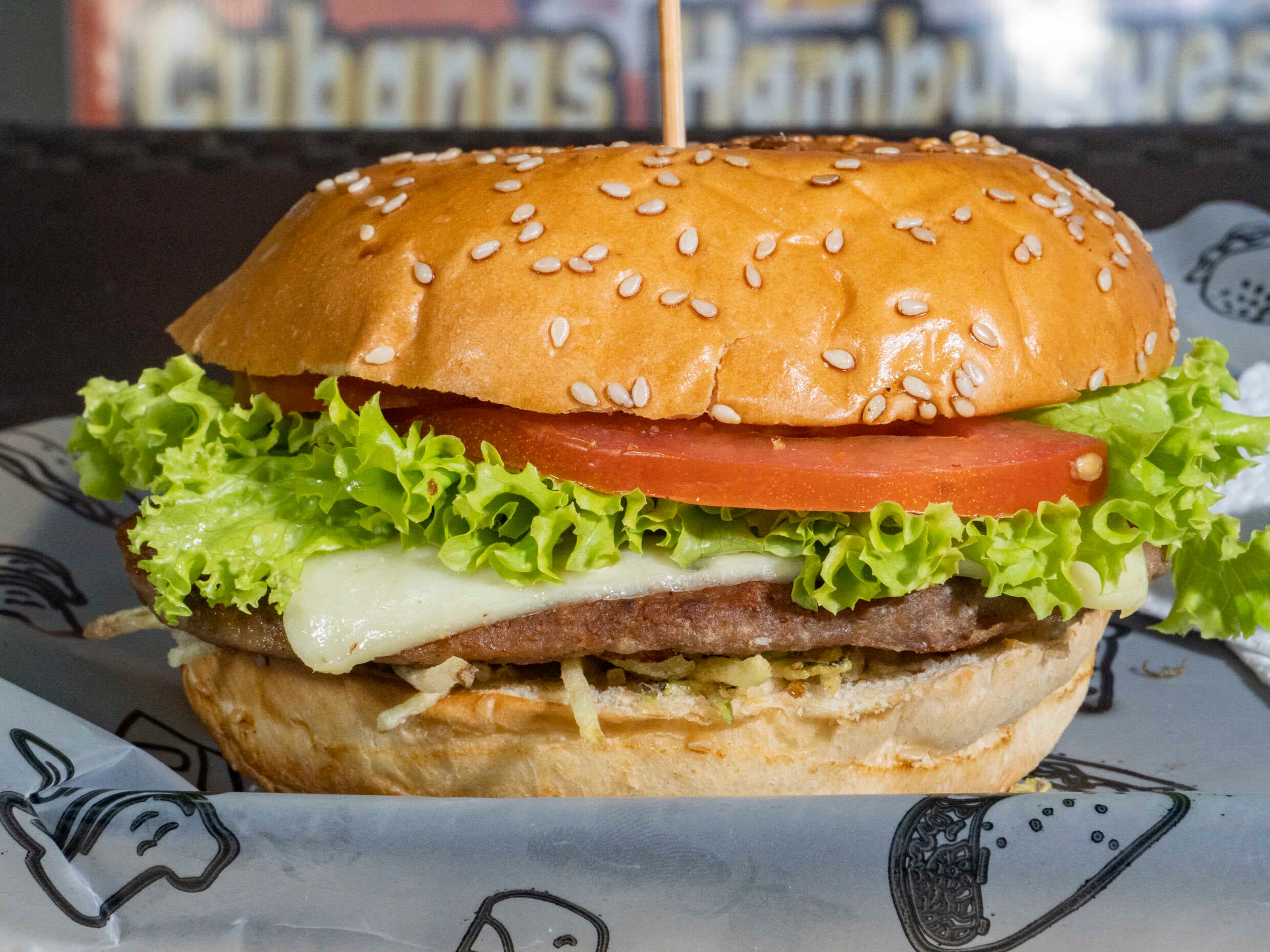 Burguer Clásica con Papas y Gaseosa Personal
