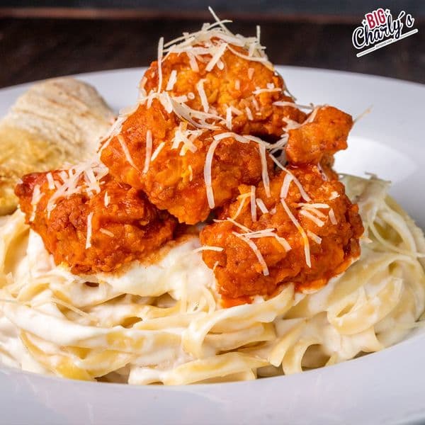 FETUCCINI ALFREDO CON BONELESS