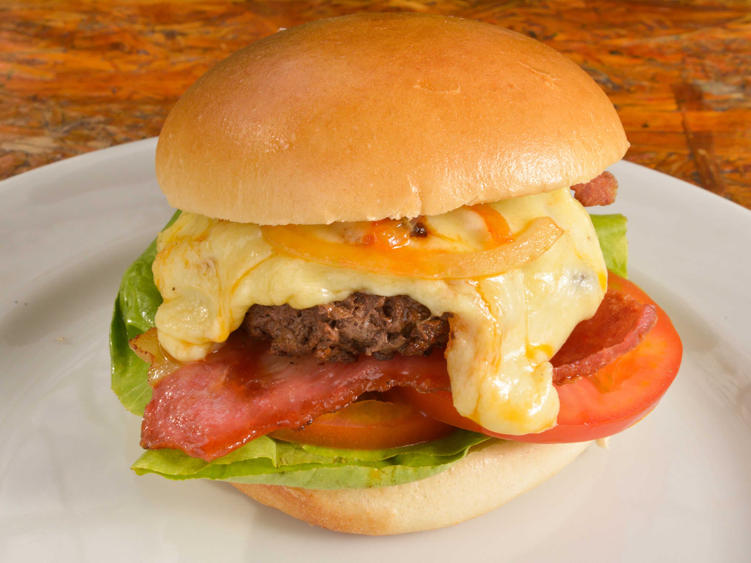 Hamburguesa de Res con tocineta
