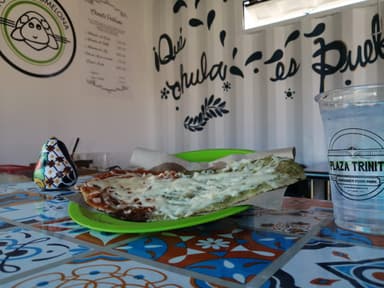 Memela Tradicional con Quesillo