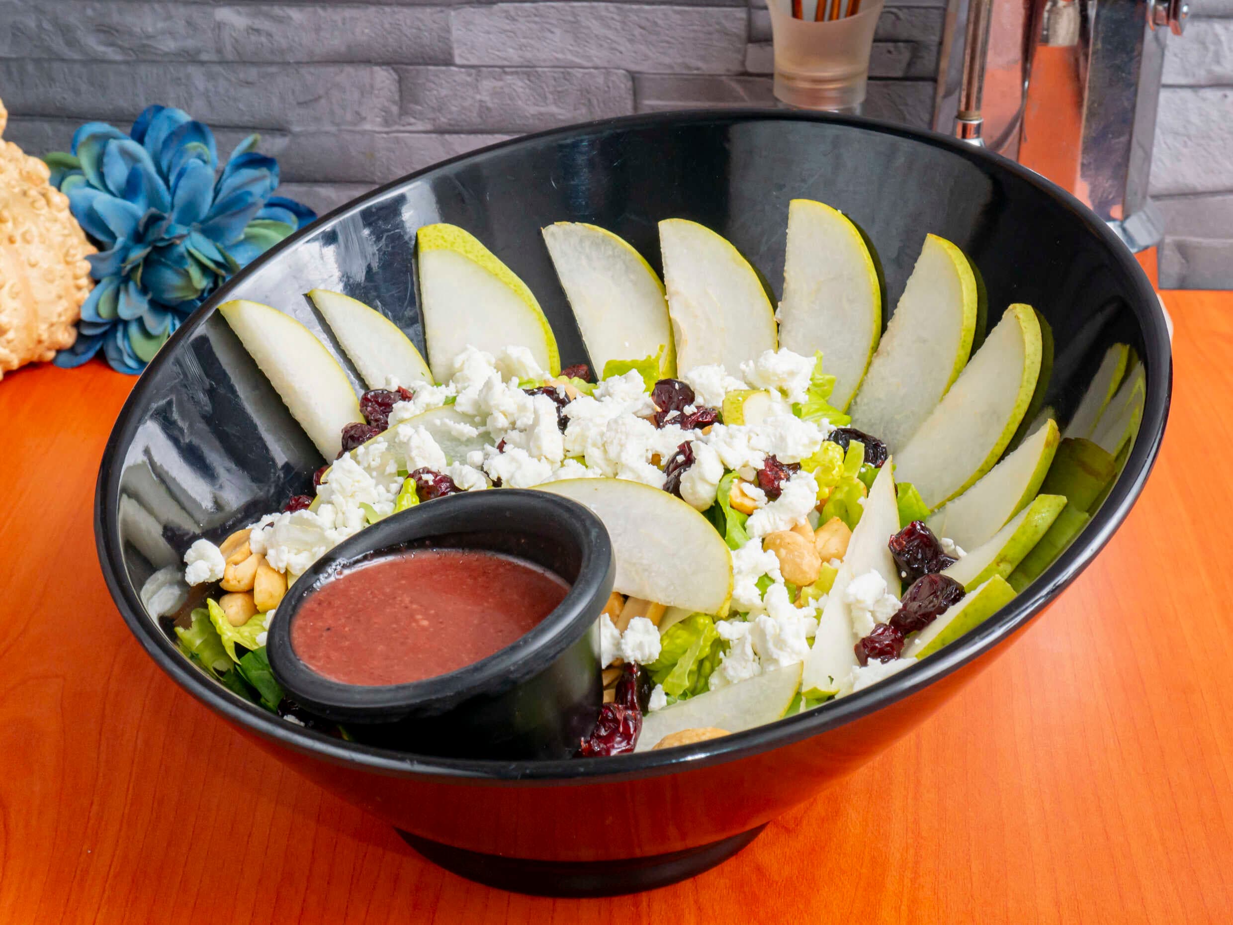 Ensalada de pera con queso de cabra