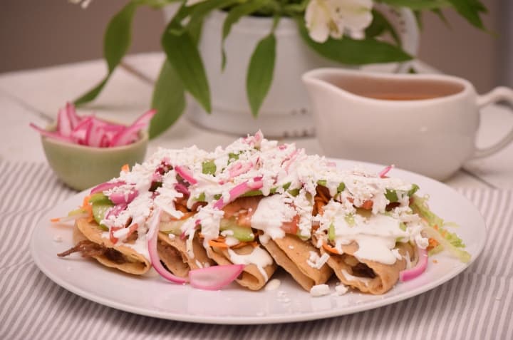 Tacos Deshebrada.