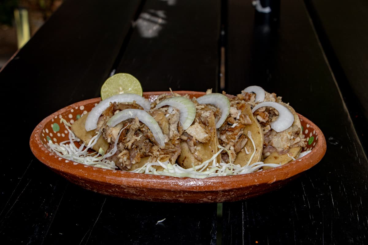 Orden de 4 Tacos Ahogados+ Agua de Sabor