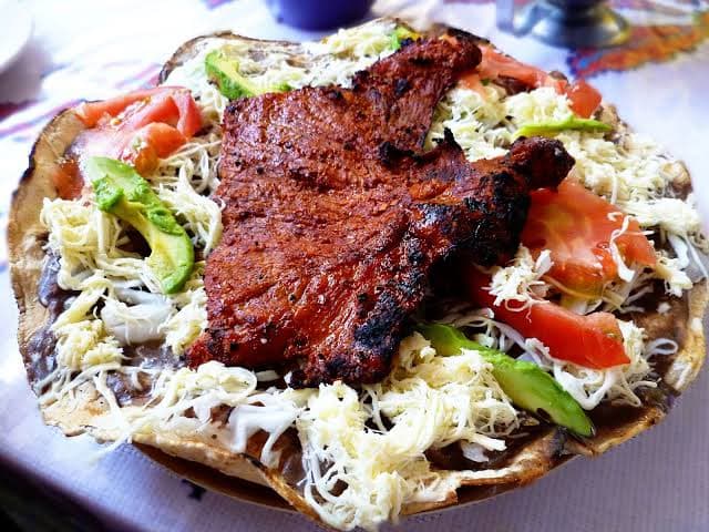 Tlayudas Oaxaqueña de Chorizo