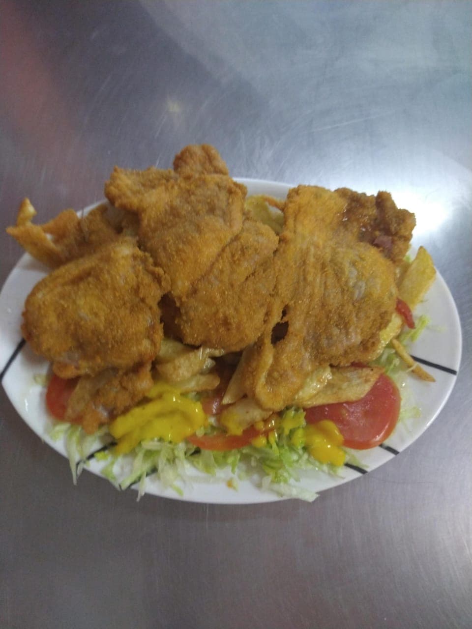 Chuleta de Cerdo con Papas y Gaseosa