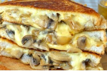 Sándwich de Queso con Champiñones