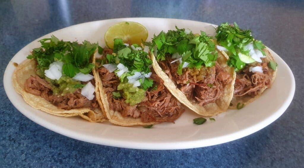 Combo Orden 3 Tacos Barbacoa Res + Consomé 1/4