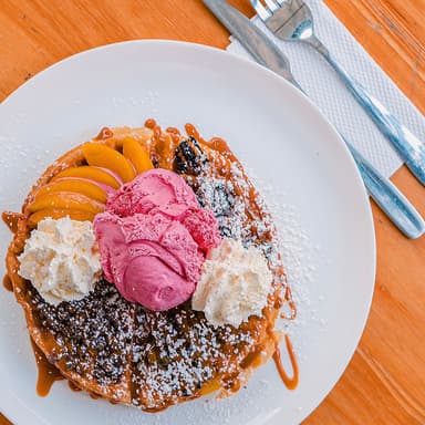 Waffle + Helado de frutos rojos