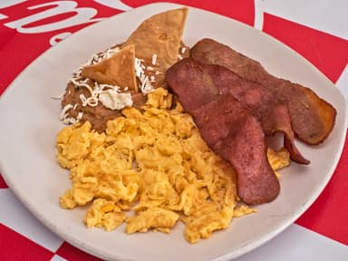 Revuelto con Tocino ( 3 piezas de huevo)