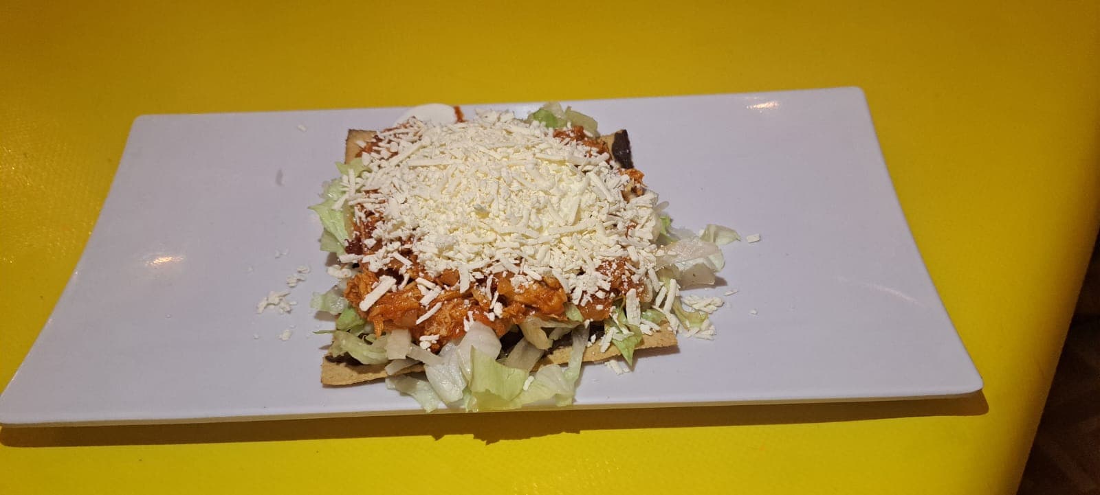 Tostada Tinga de Pollo