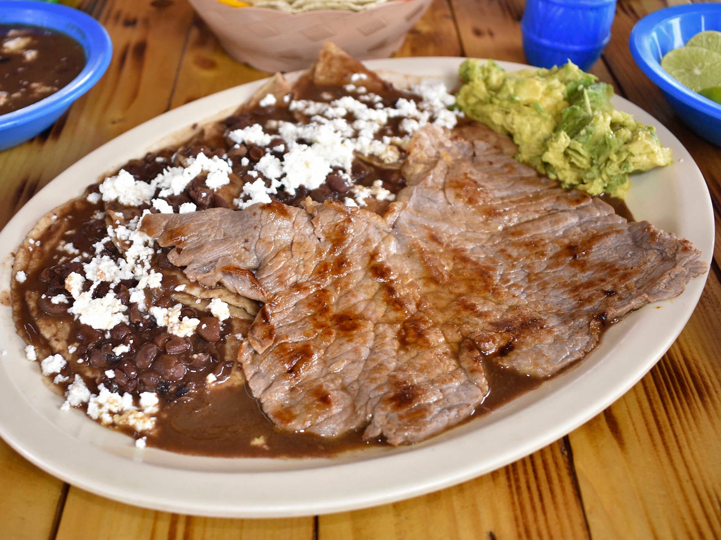 Enfrijoladas con Cecina