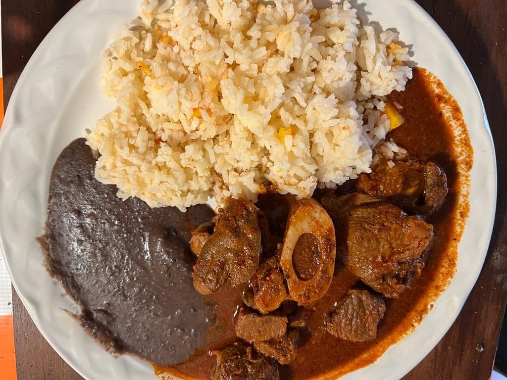 Barbacoa de Chamberete y Carne de Res en Trozos