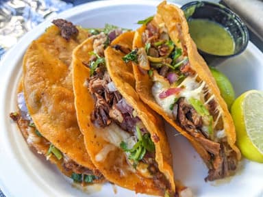 Taco de Barbacoa Con Queso