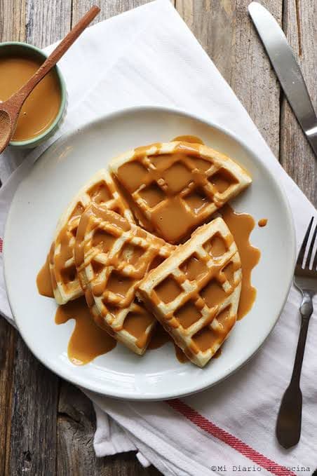 Waffles con Cajeta