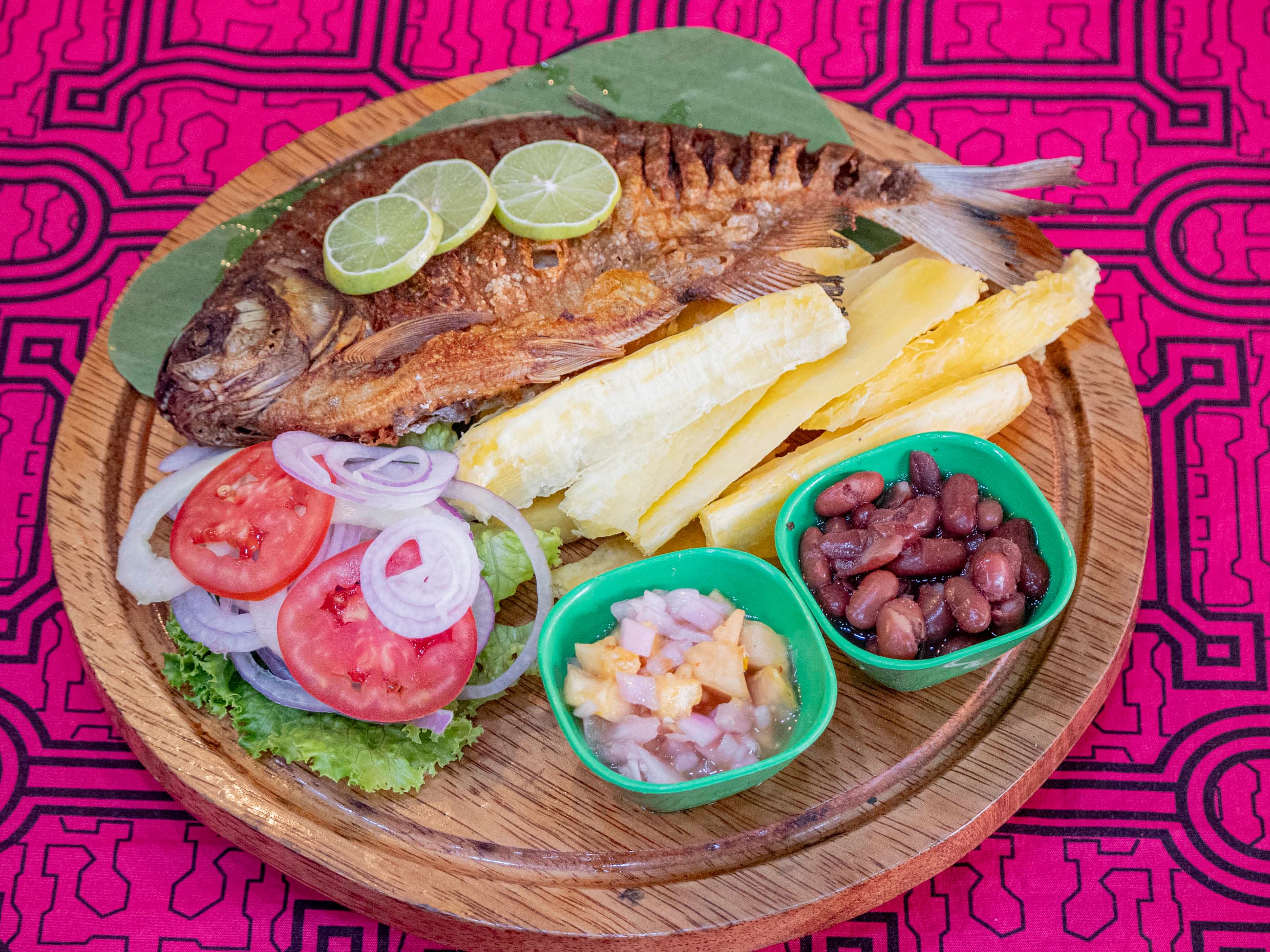 Palometa Frita con Yuca