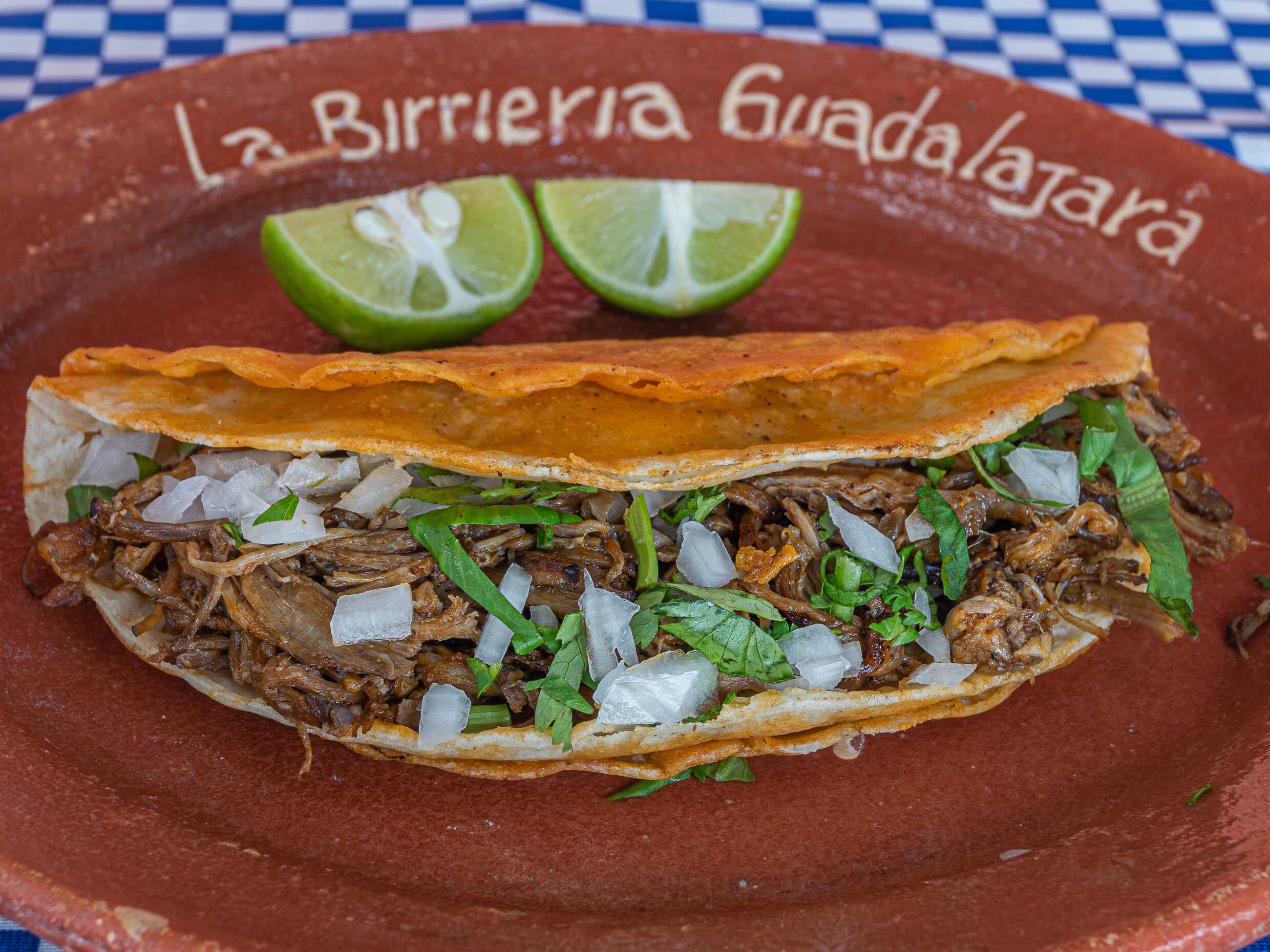 Taco de Birria Tatemada Dorado a la Plancha