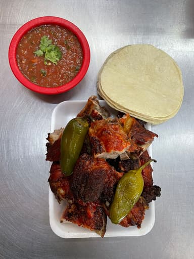 1 kilo de costilla, salsa y tortillas