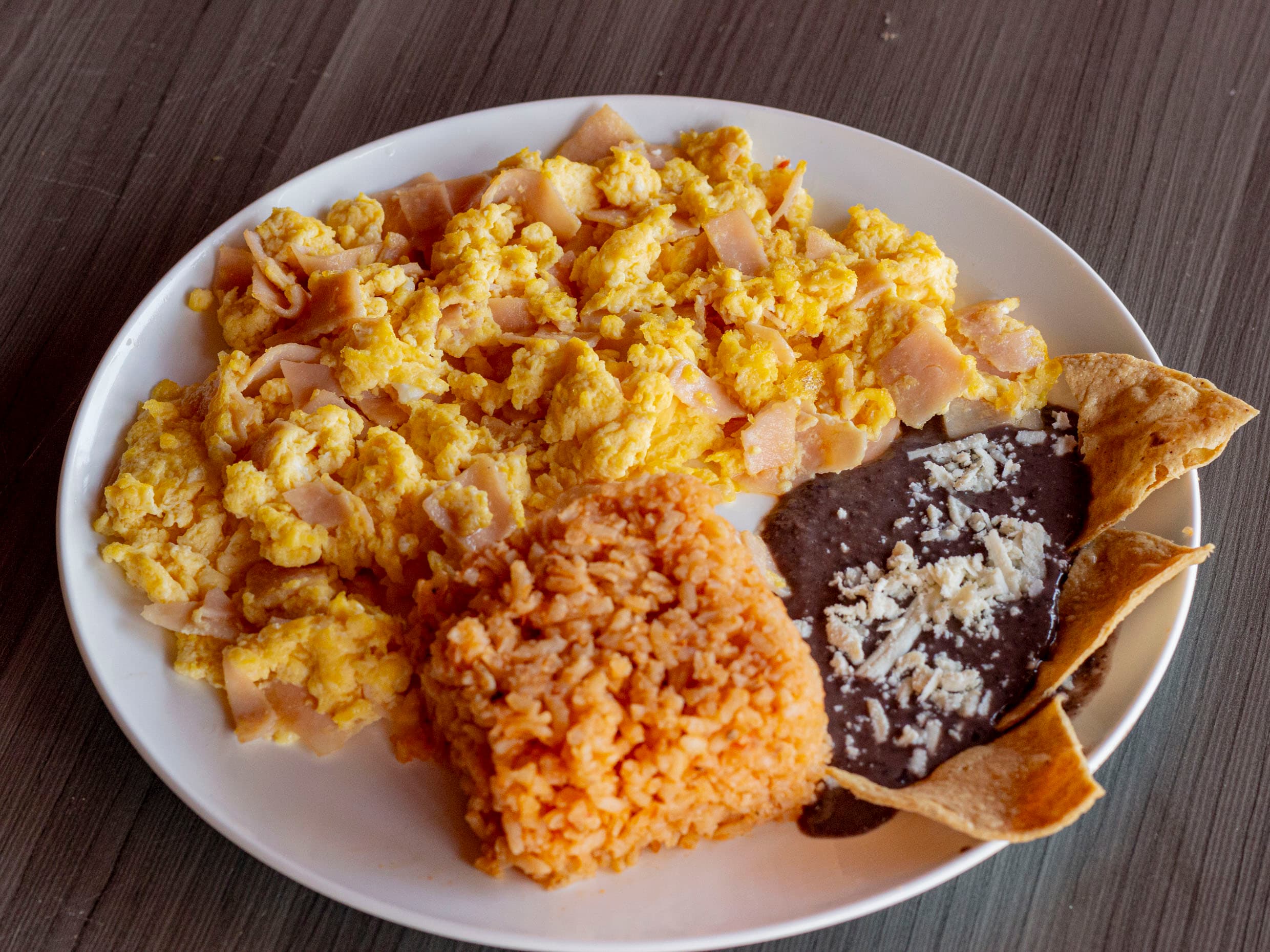 Huevos con jamón
