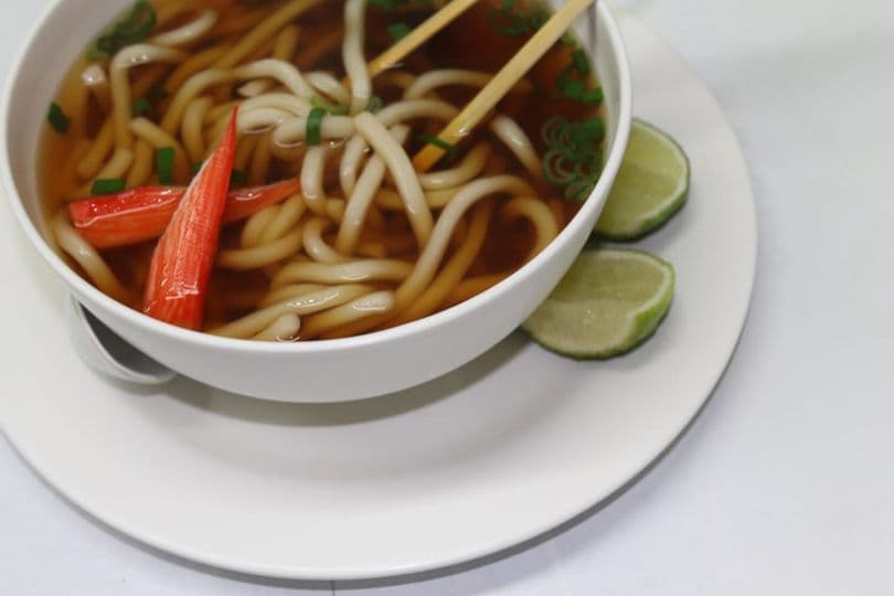 Sopa udon camaron