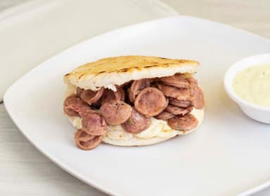 Arepa Trocitos de Chorizo