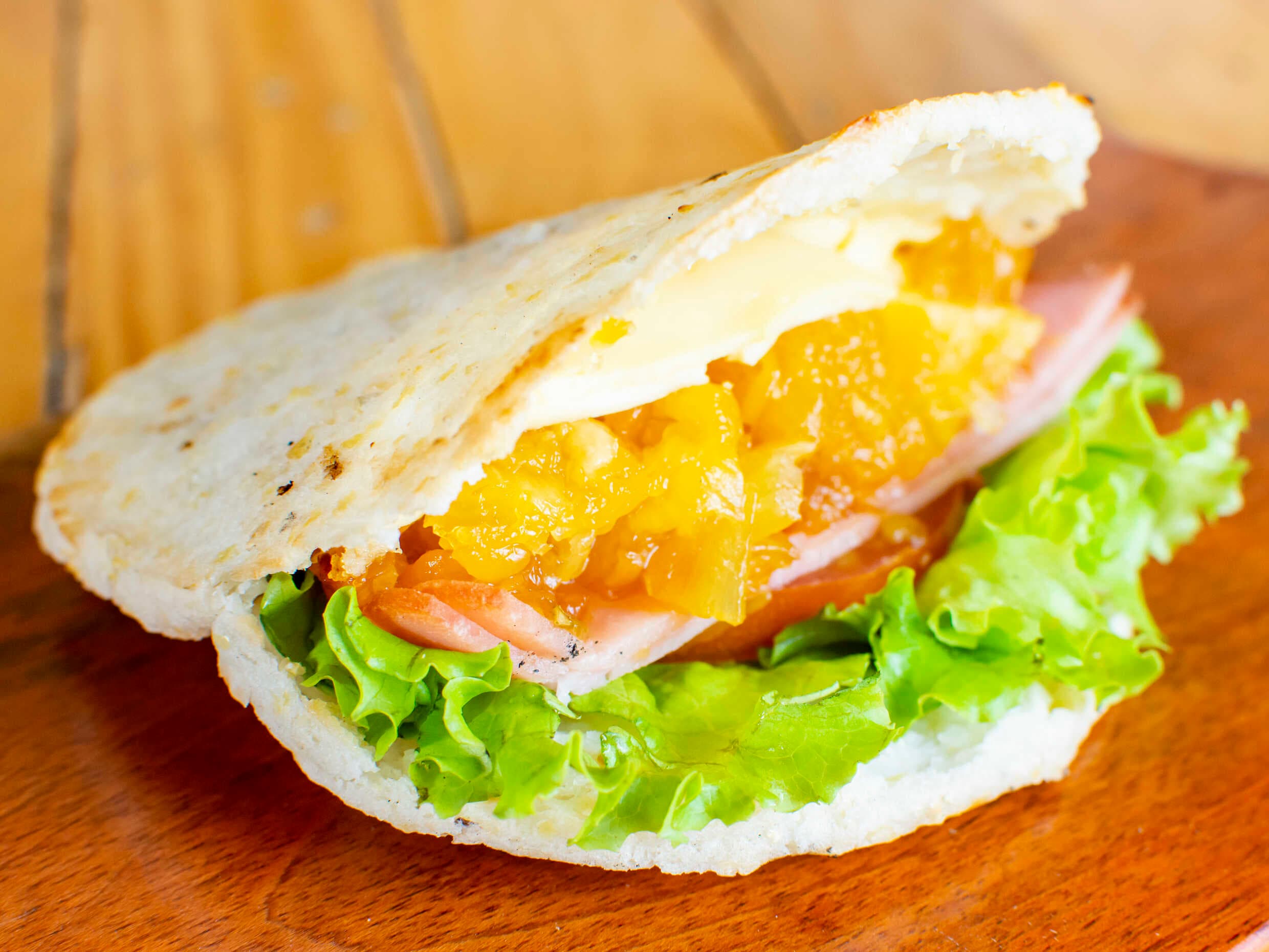 Arepa Hawaiana