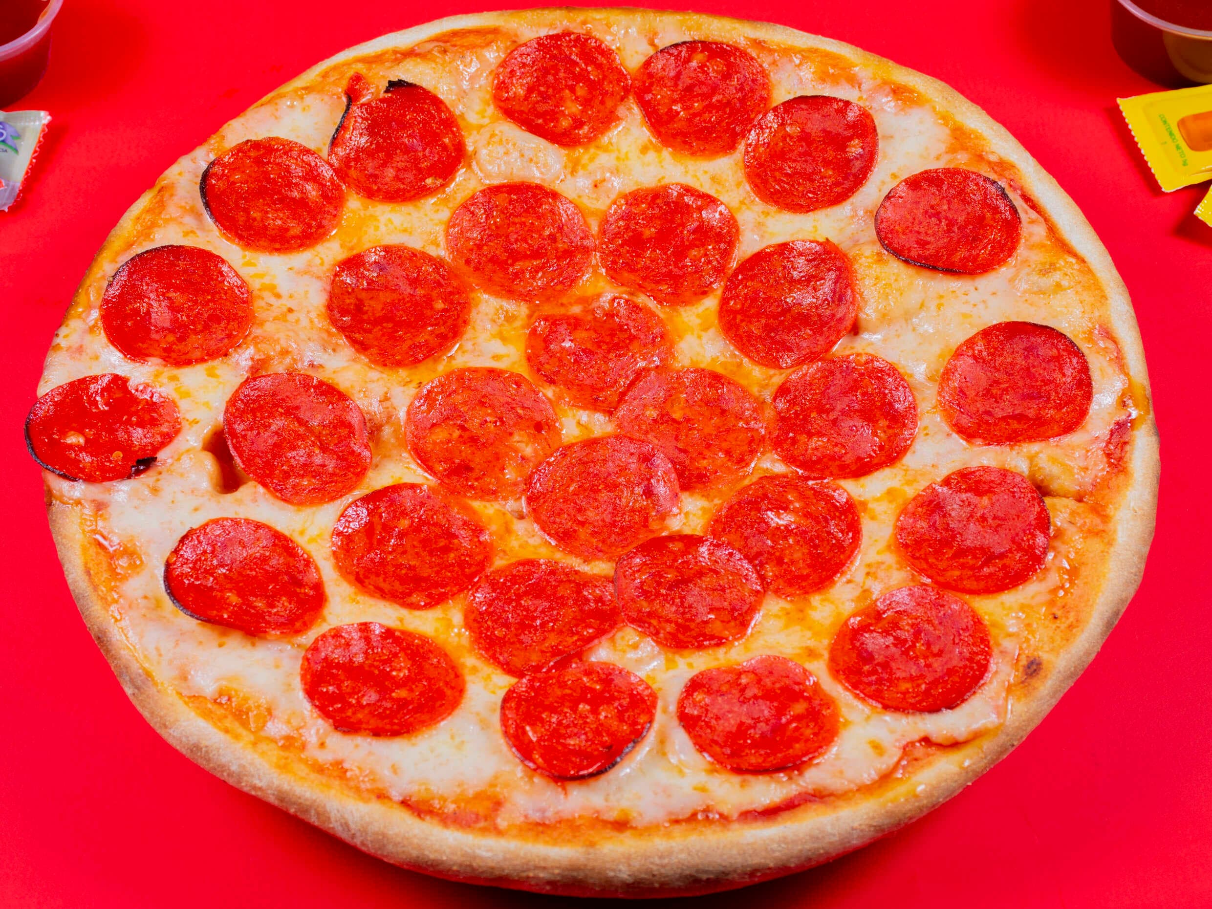 PIZZA PEPERONI + COCA FAMILIAR