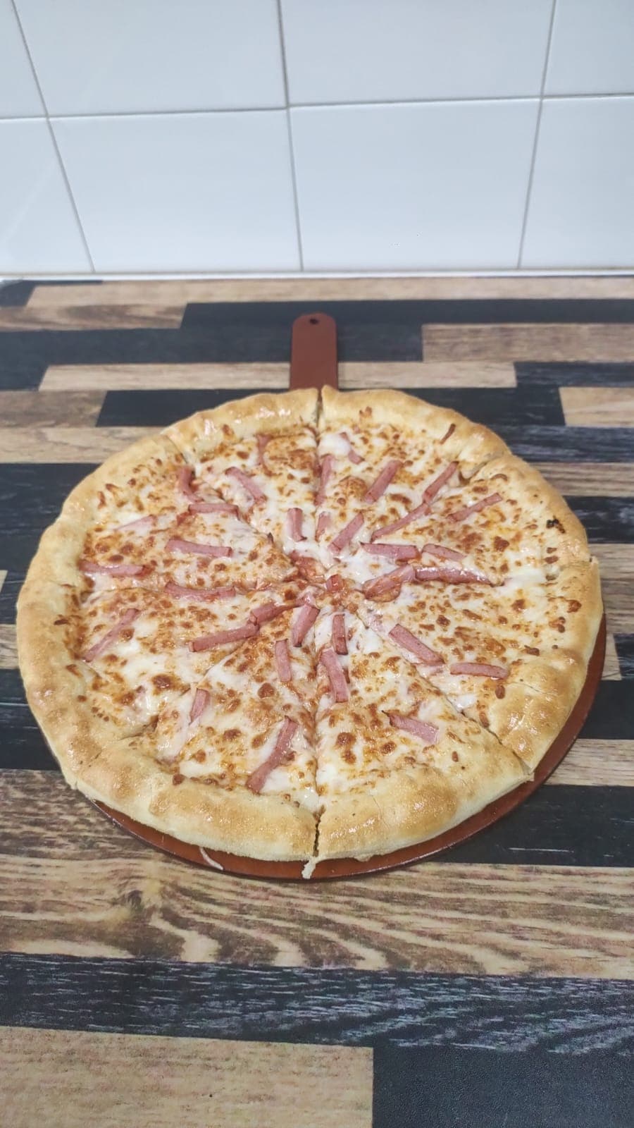 PIZZA JAMON ORILLA DE QUESO