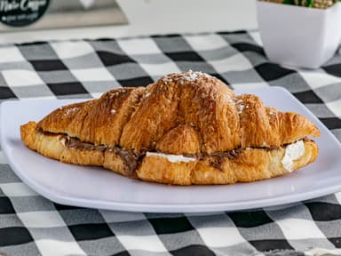 Croissant Queso Crema, Nutela Y PLATANO