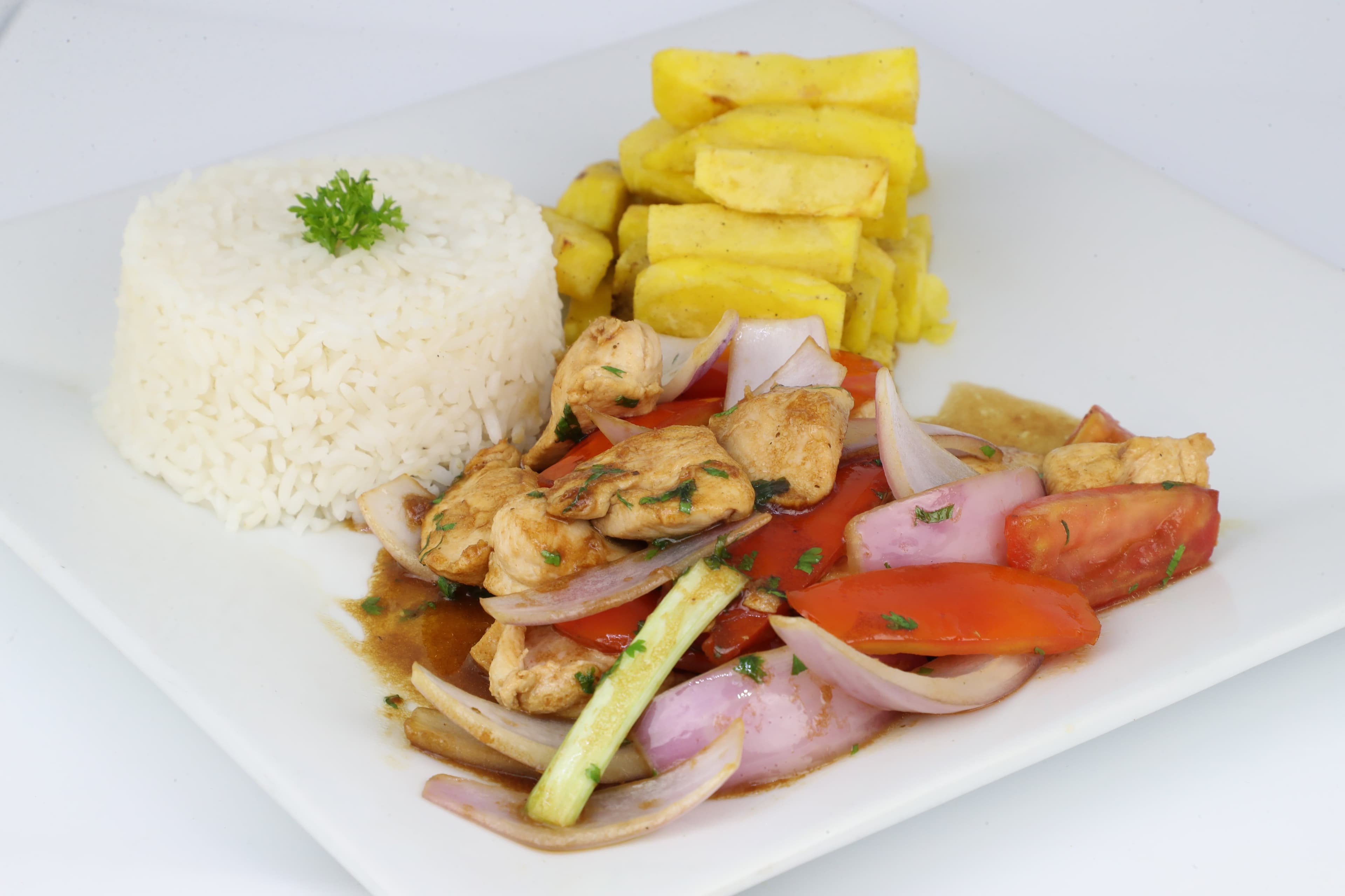 Pollo Saltado
