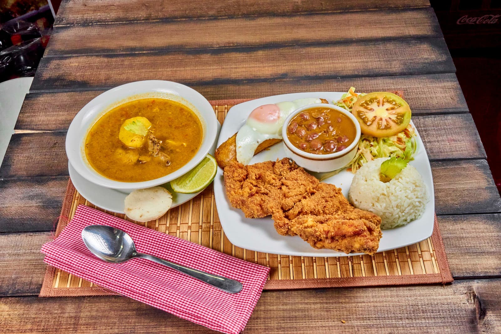 Bandeja Paisa con Cuarto de Pollo Apanado