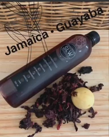 Agua de Jamaica con Guayaba