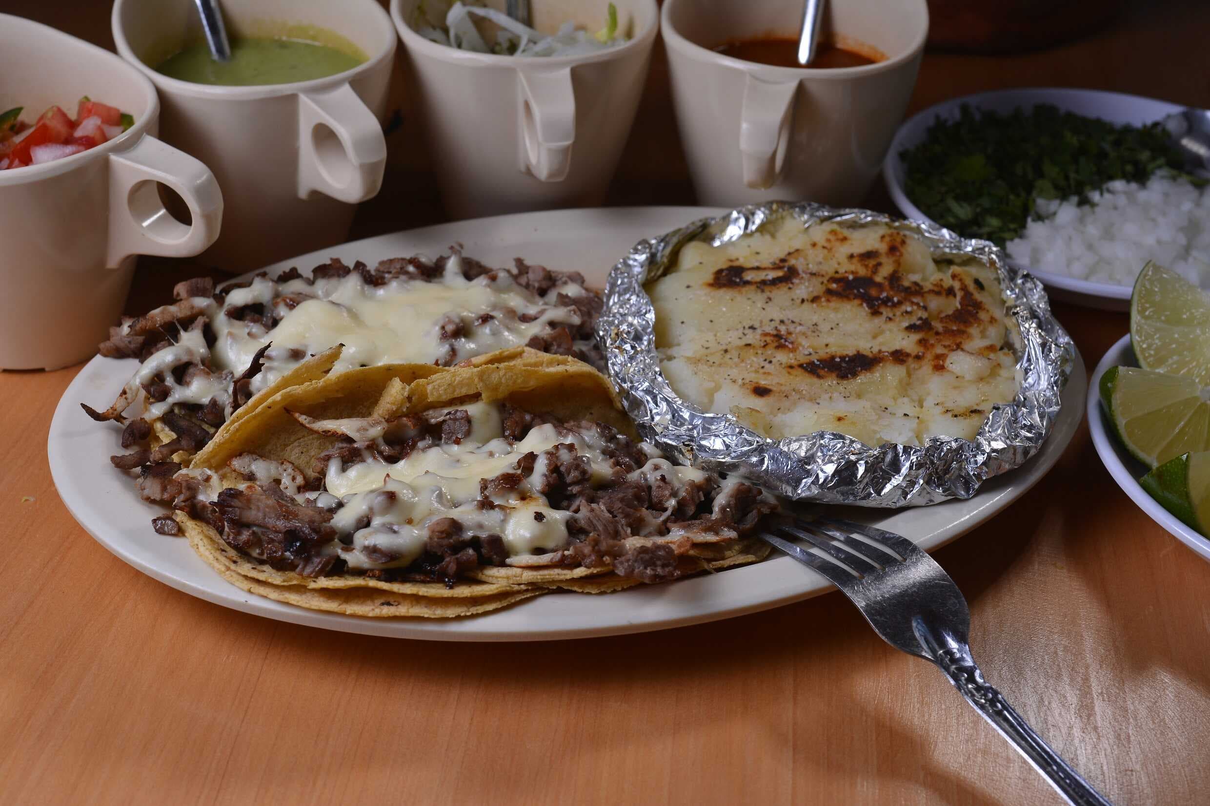 Orden de Bistec con Queso y Papa
