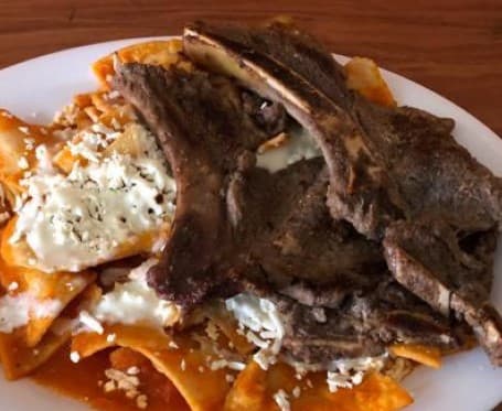 Costilla asada de res (Acompañada de chilaquiles)